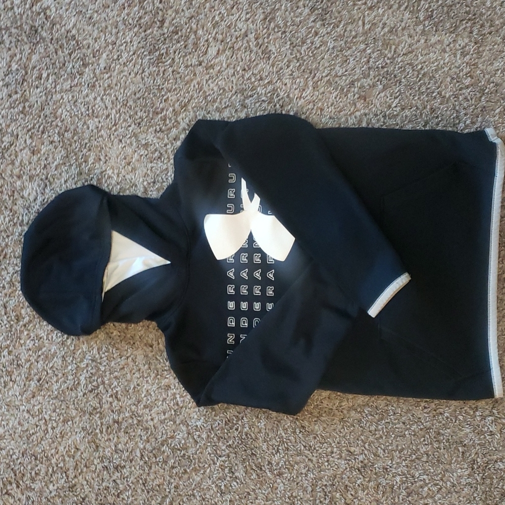 Under armour sweatshirt